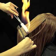 Особая техника воздействия эффекта пламени непосредственно на стержень волоса позволяет запаивать кончики, укрепляет, разглаживает улучшает структуру причёски, предавая ей роскошный вид, ухоженность и здоровый блеск.     Описание процедуры пирофорез     С